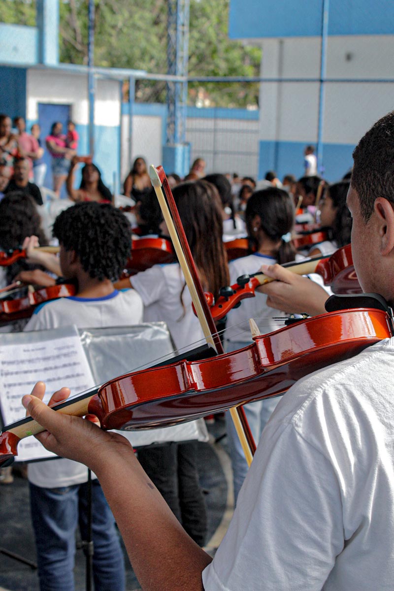 Polos de iniciação musical